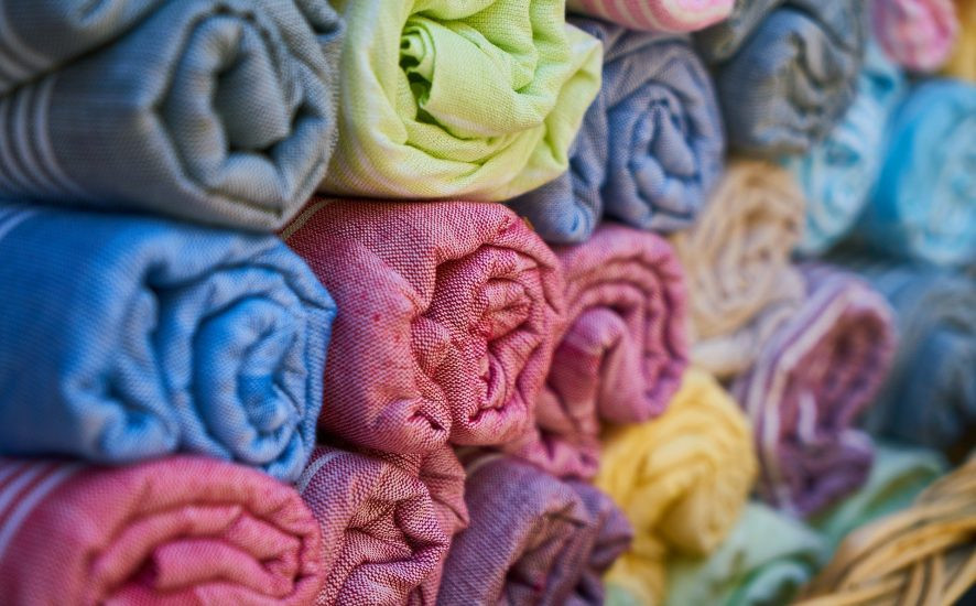 Textilek, tulajdonságai, bevarrt textilcimkék és jelöléseik